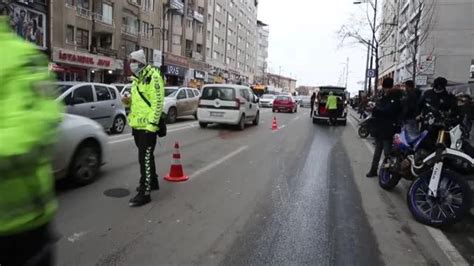 S­i­v­a­s­­t­a­ ­M­o­t­o­s­i­k­l­e­t­i­n­ ­Ç­a­r­p­t­ı­ğ­ı­ ­K­a­d­ı­n­ ­A­ğ­ı­r­ ­Y­a­r­a­l­a­n­d­ı­